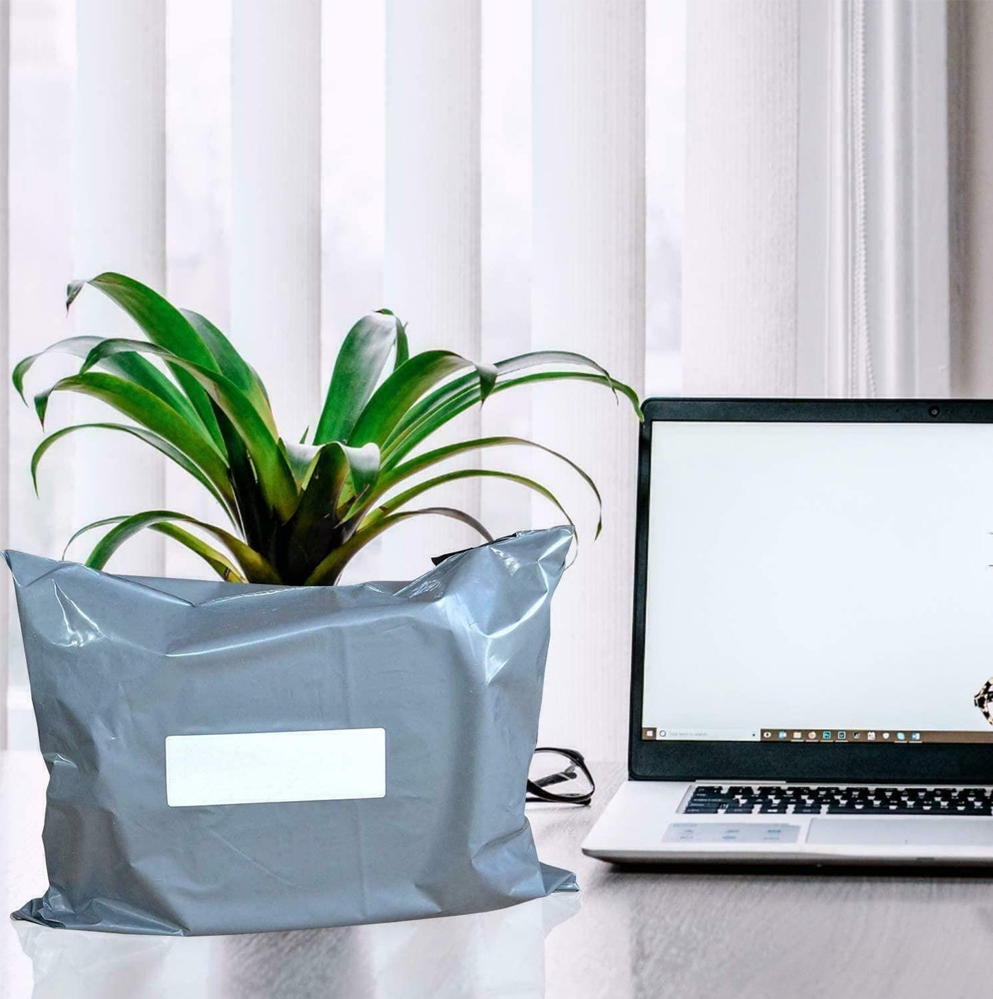 Venuscello® 100 x Grey Mailing Bags Poly Postal Postage Self Sealing Polythene Envelopes for Cloths Packing Shipping & Posting - 9 x 12 in