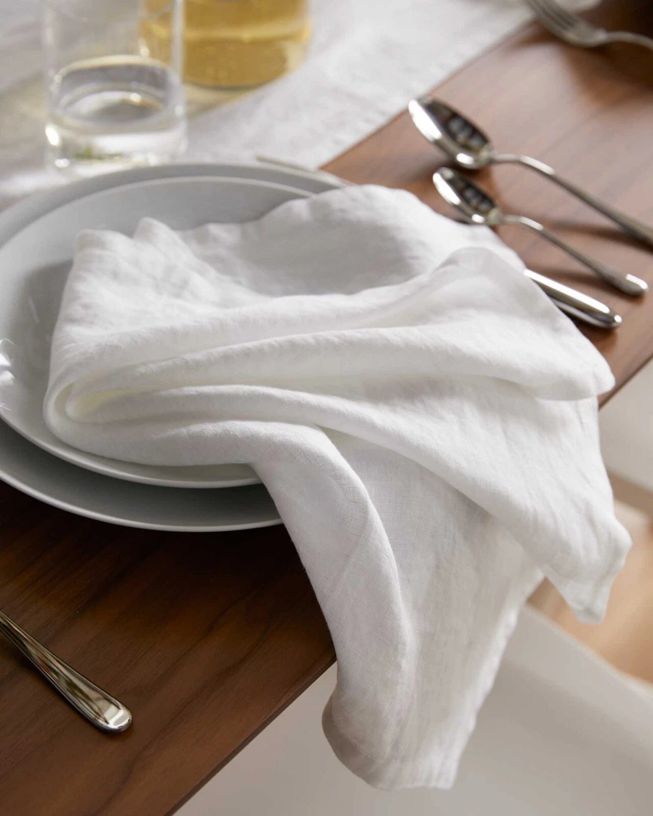 White Serviettes Paper Napkin Disposable Tissue for Party 30cm x 30cm 1Ply